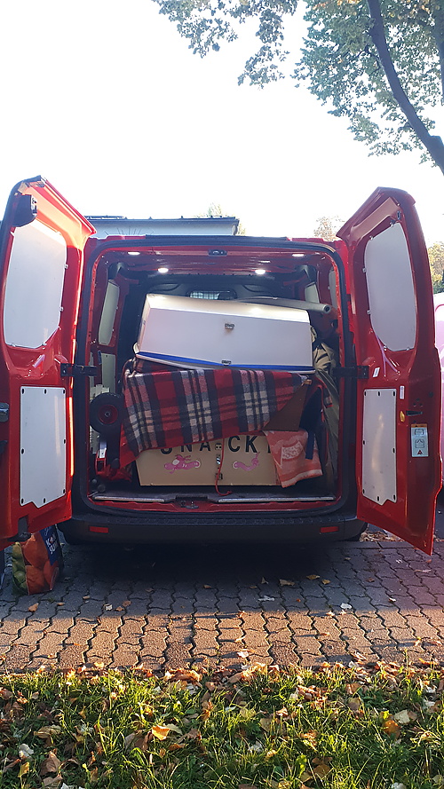 Drei Optis im Ford Transit Custom
